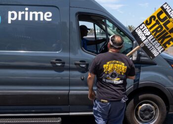 Amazon faces US strike threat ahead of Christmas