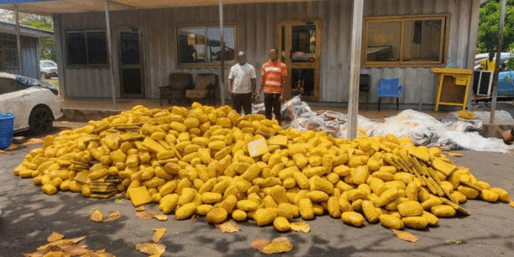 Police intercept truck carrying over 3,000 slabs of suspected narcotics; two arrested for bribery