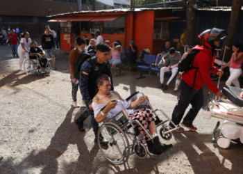 6145151 Spiritfm Online Photos: 7.4-magnitude earthquake rocks western Colombia